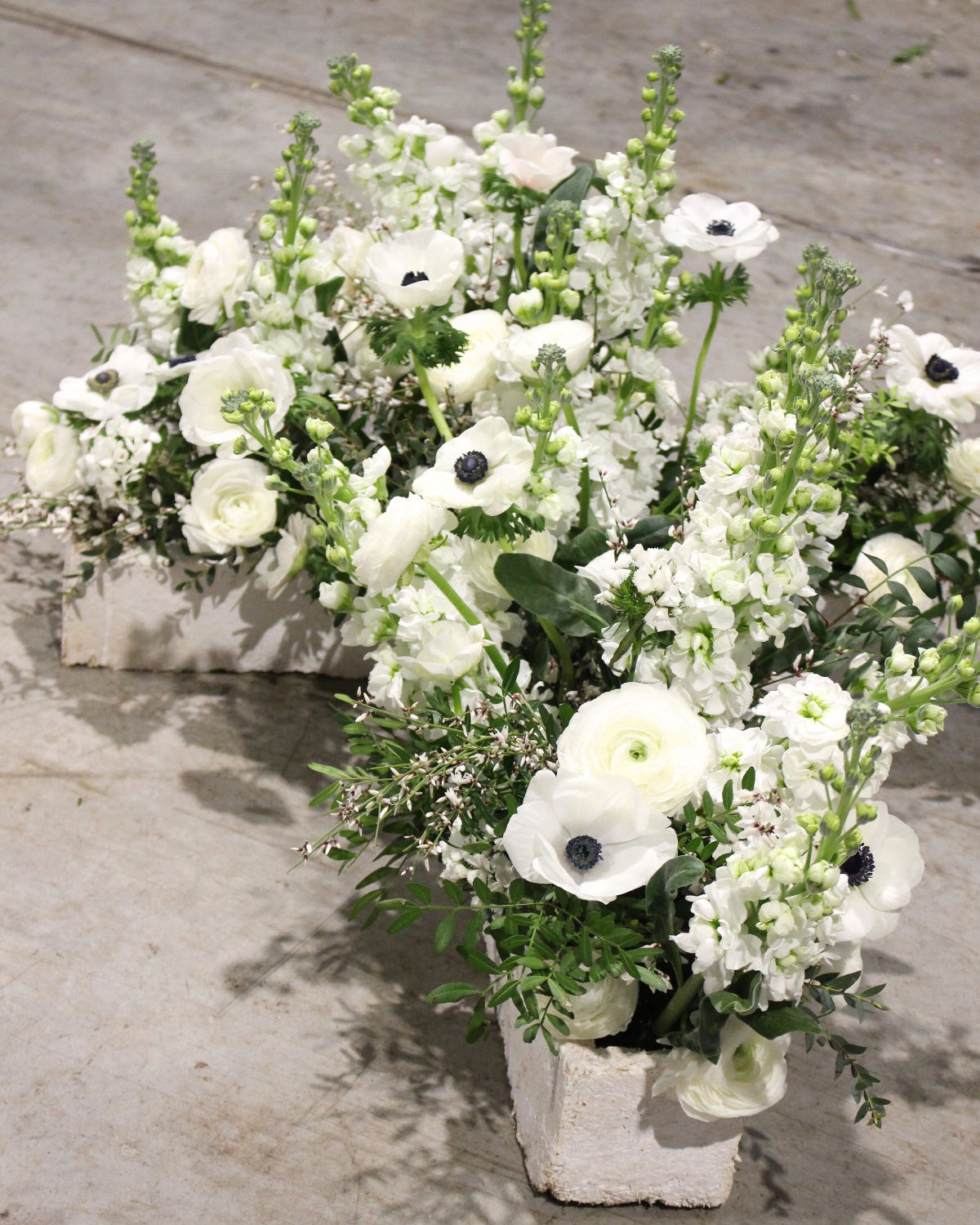 Dessus de cercueil en fleurs fraîches