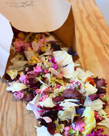 Confettis en fleurs séchées