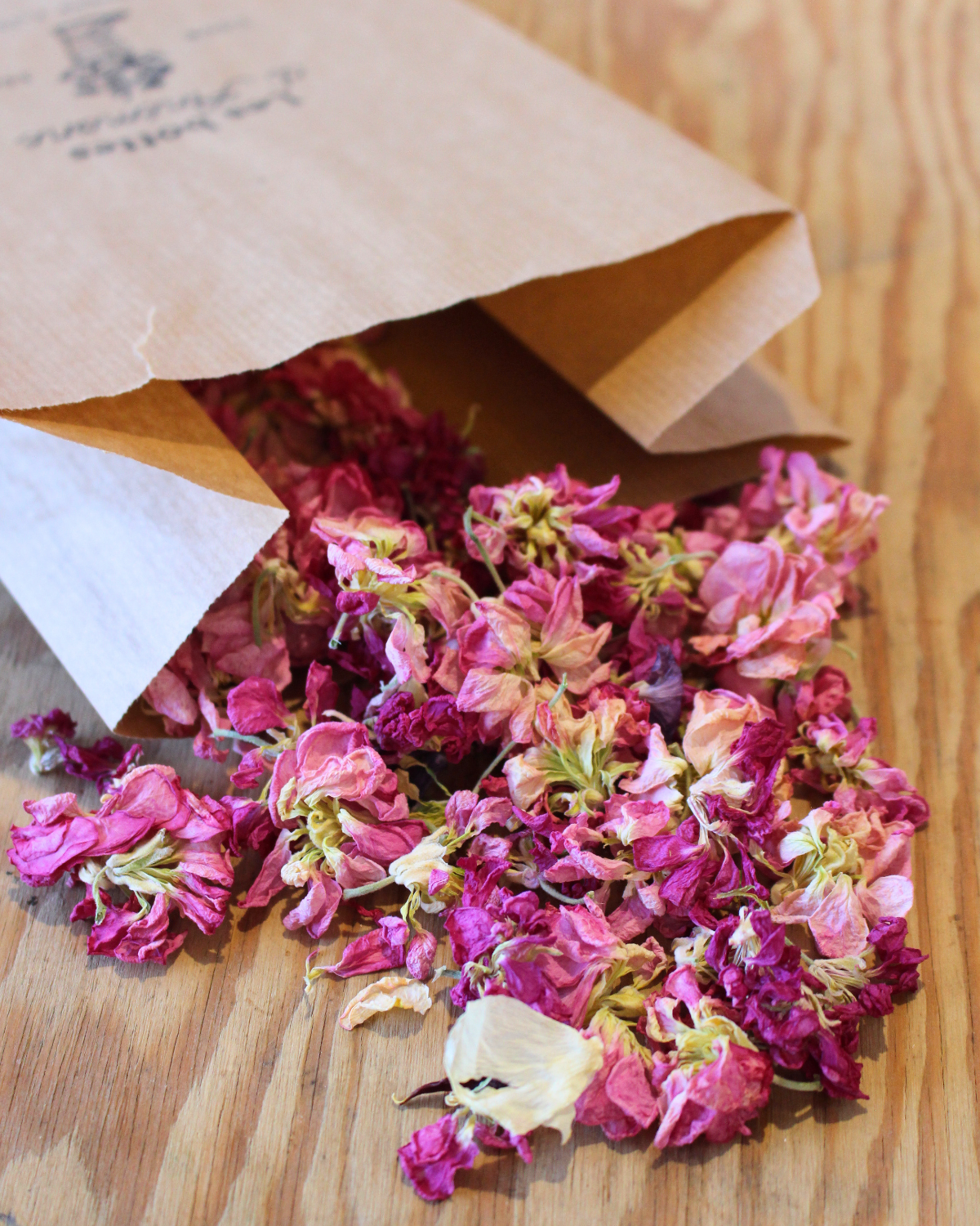 Confettis en fleurs séchées