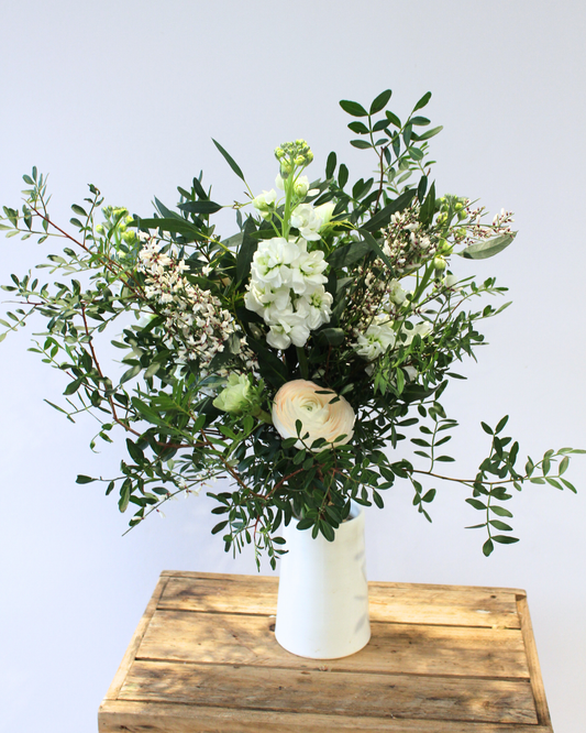 ✨ Bouquet Saint-Valentin “le tout blanc” – 100% Blanc, Renoncules, Giroflées & Anémones