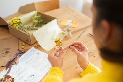Kit à réaliser DIY - 10 Pics à chignon en fleurs séchées - Jaune